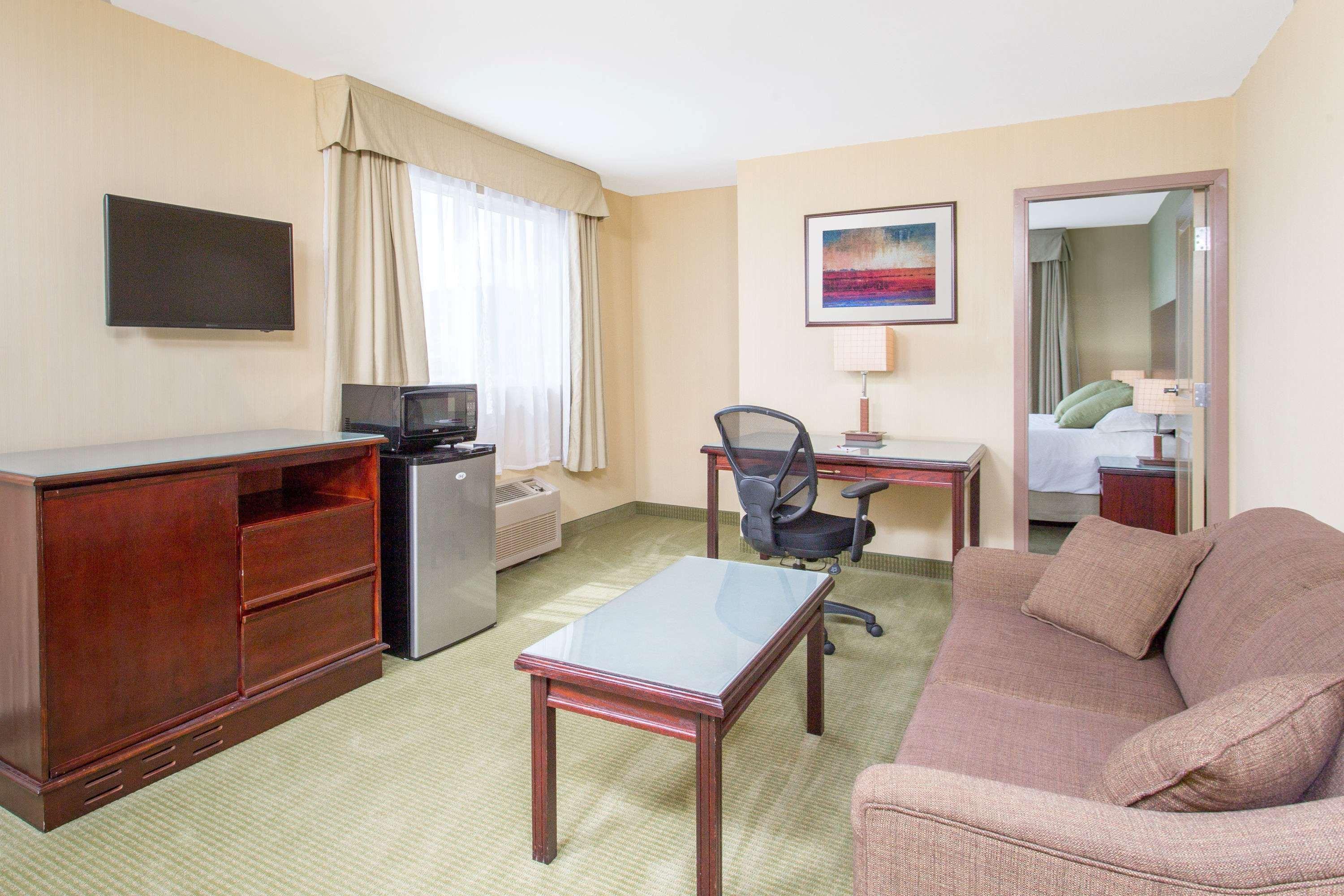 Ramada By Wyndham Williams Lake Eksteriør billede