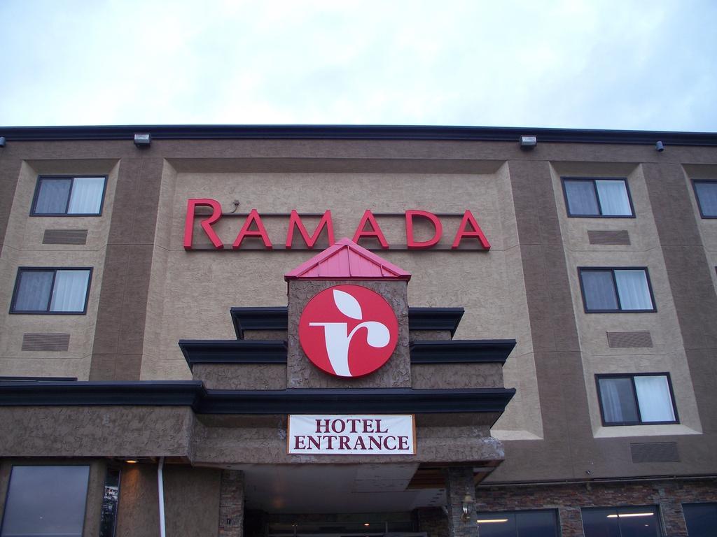 Ramada By Wyndham Williams Lake Eksteriør billede